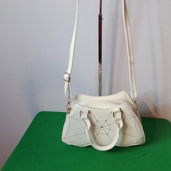 White Spider Web Purse - Picture 4 of 6